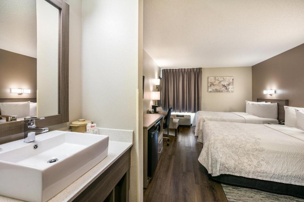 Deluxe Room with Two Double Beds Smoke Free interior